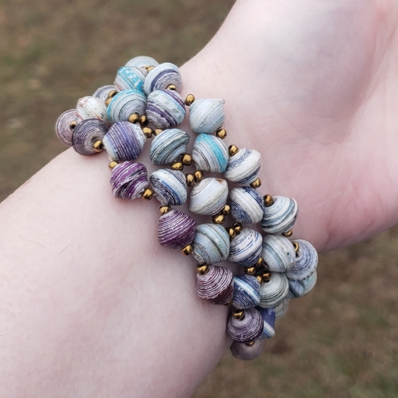 Painted Wooden Beaded Elastic Bracelet - Picture 4 of 4